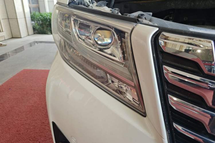 Used Toyota Alphard 2015 3.5L Luxury Edition Right Front Headlight