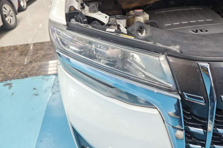 Used Toyota Alphard 2015 3.5L Luxury Edition Right Front Headlight