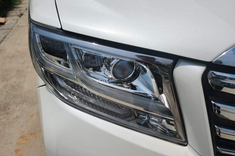 Used Toyota Alphard 2015 3.5L Luxury Edition Right Front Headlight