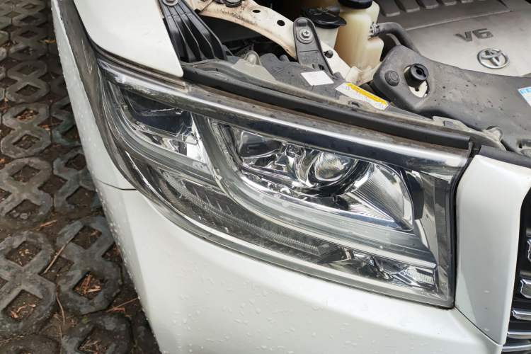 Used Toyota Alphard 2015 3.5L Luxury Edition Right Front Headlight