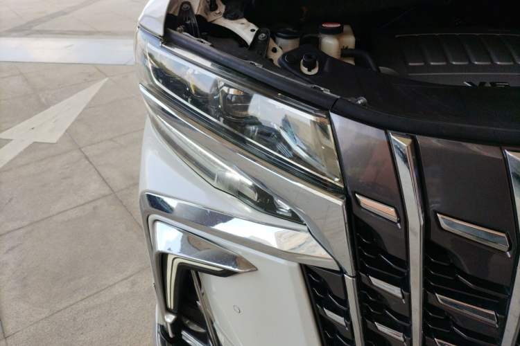 Used Toyota Alphard 2015 3.5L Luxury Edition Right Front Headlight