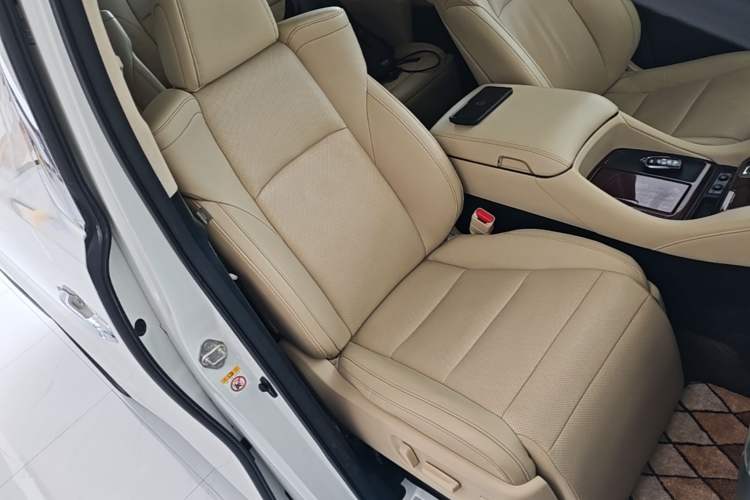 Used Toyota Alphard 2015 3.5L Luxury Edition Right Front Seat