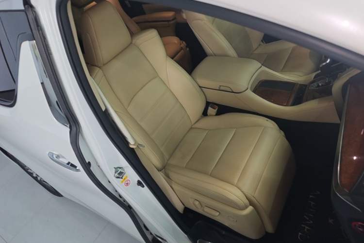 Used Toyota Alphard 2015 3.5L Prestige Edition Right Front Seat