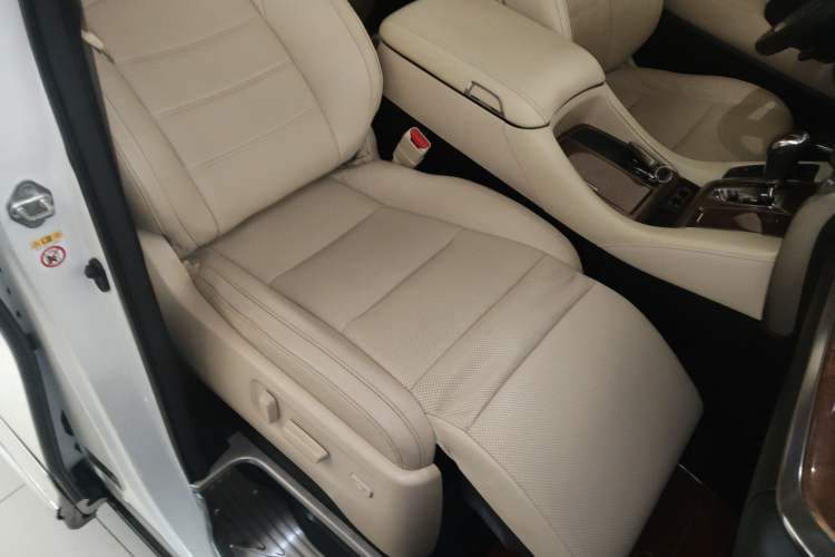 Used Toyota Alphard 2015 3.5L Prestige Edition Right Front Seat