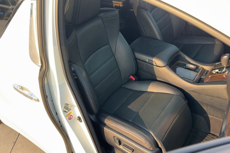 Used Toyota Alphard 2015 3.5L Prestige Edition Right Front Seat