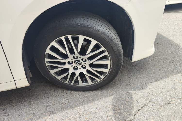 Used Toyota Alphard 2015 3.5L Prestige Edition Right Front Wheel Hub