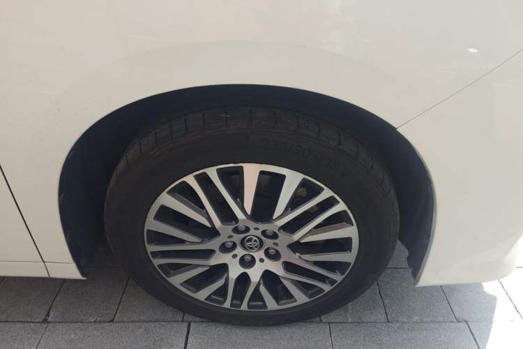 Used Toyota Alphard 2015 3.5L Prestige Edition Right Front Wheel Hub