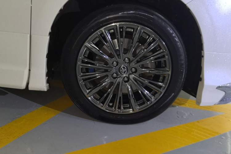 Used Toyota Alphard 2015 3.5L Luxury Edition Right Front Wheel Hub