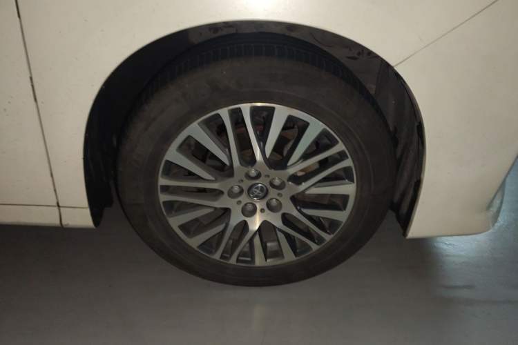 Used Toyota Alphard 2015 3.5L Luxury Edition Right Front Wheel Hub