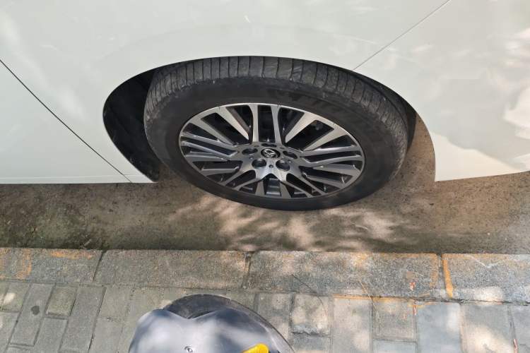 Used Toyota Alphard 2015 3.5L Luxury Edition Right Front Wheel Hub