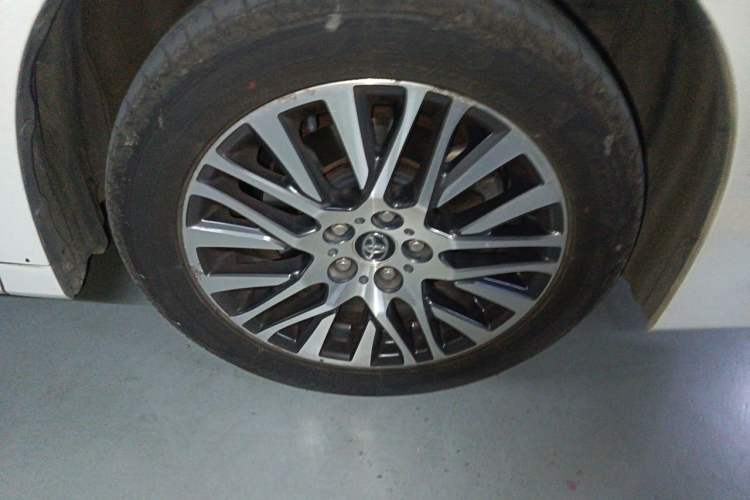 Used Toyota Alphard 2015 3.5L Luxury Edition Right Front Wheel Hub
