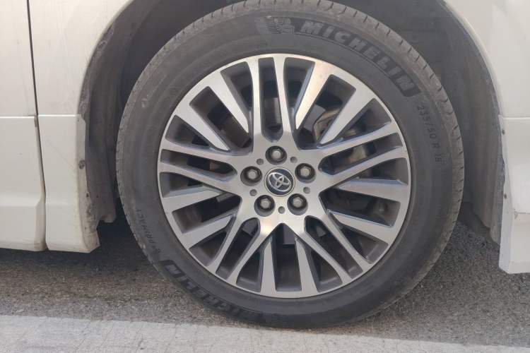 Used Toyota Alphard 2015 3.5L Prestige Edition Right Front Wheel Hub