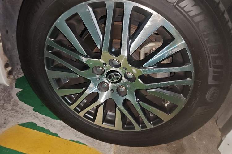 Used Toyota Alphard 2015 3.5L Luxury Edition Right Front Wheel Hub