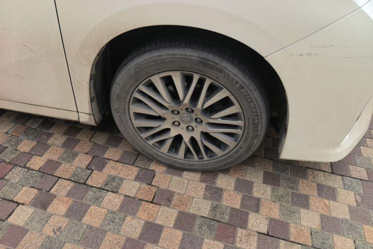 Used Toyota Alphard 2015 3.5L Luxury Edition Right Front Wheel Hub