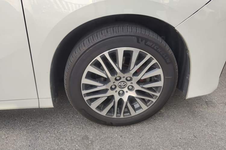 Used Toyota Alphard 2015 3.5L Luxury Edition Right Front Wheel Hub