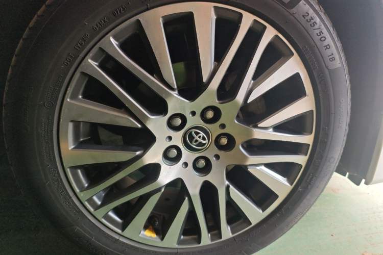 Used Toyota Alphard 2015 3.5L Luxury Edition Right Front Wheel Hub