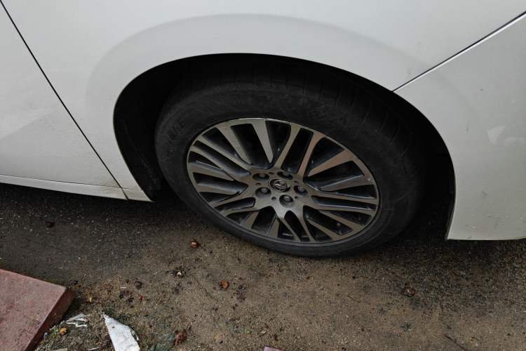 Used Toyota Alphard 2015 3.5L Luxury Edition Right Front Wheel Hub