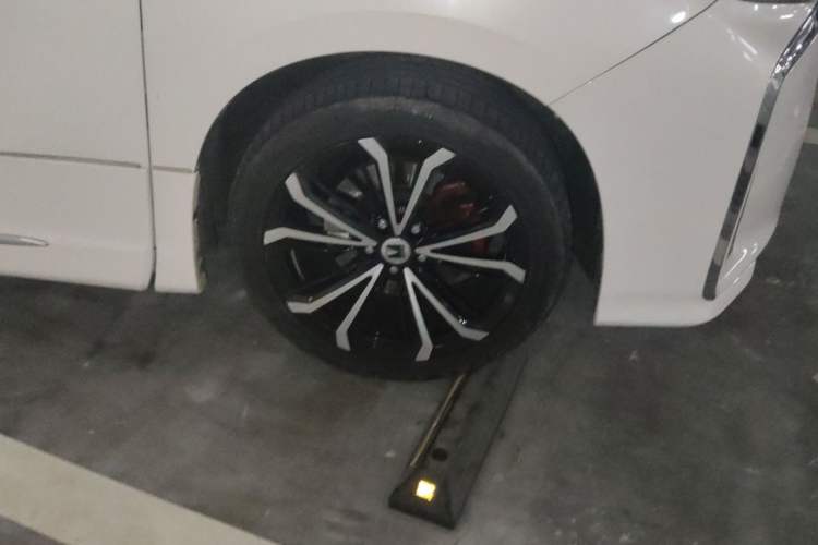 Used Toyota Alphard 2015 3.5L Luxury Edition Right Front Wheel Hub