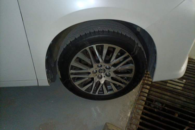 Used Toyota Alphard 2015 3.5L Prestige Edition Right Front Wheel Hub
