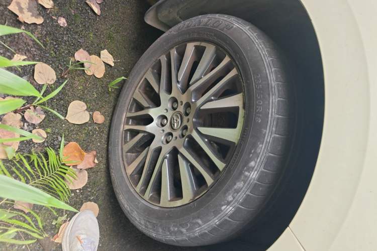 Used Toyota Alphard 2015 3.5L Luxury Edition Right Front Wheel Hub