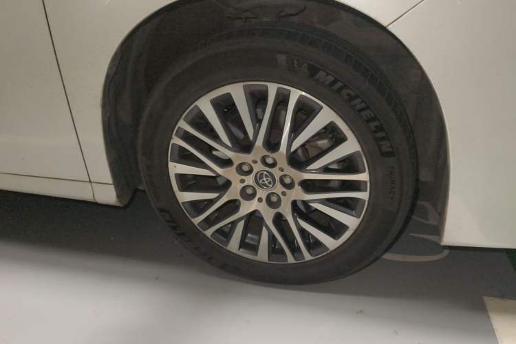 Used Toyota Alphard 2015 3.5L Prestige Edition Right Front Wheel Hub