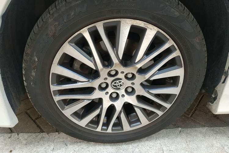 Used Toyota Alphard 2015 3.5L Prestige Edition Right Front Wheel Hub