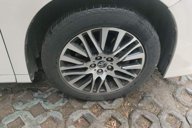 Used Toyota Alphard 2015 3.5L Luxury Edition Right Front Wheel Hub