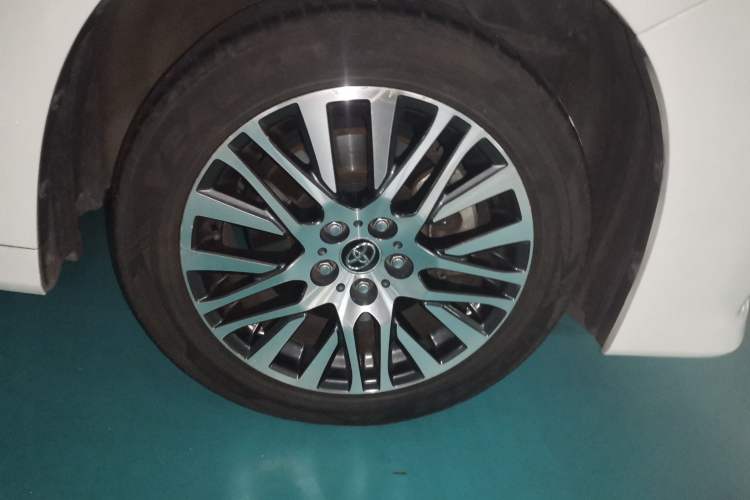 Used Toyota Alphard 2015 3.5L Prestige Edition Right Front Wheel Hub