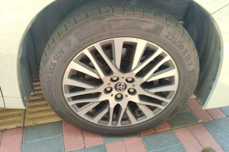 Used Toyota Alphard 2015 3.5L Prestige Edition Right Front Wheel Hub