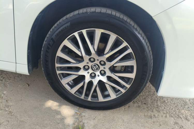 Used Toyota Alphard 2015 3.5L Prestige Edition Right Front Wheel Hub