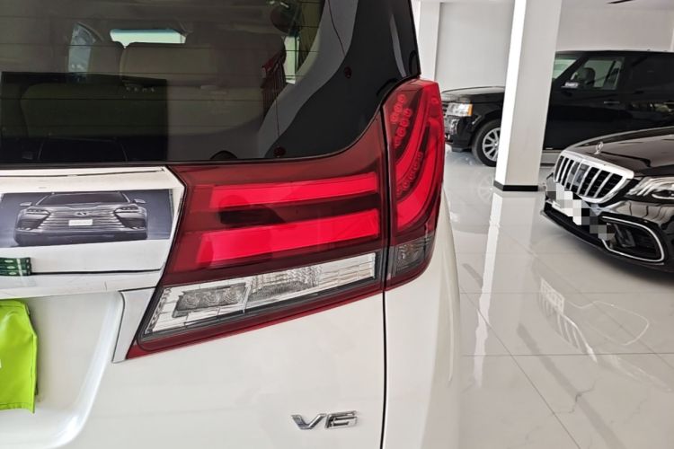 Used Toyota Alphard 2015 3.5L Luxury Edition Right Rear Taillight