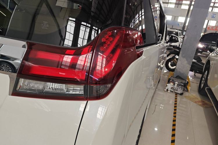 Used Toyota Alphard 2015 3.5L Luxury Edition Right Rear Taillight
