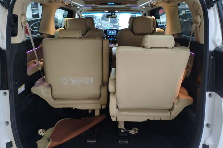 Used Toyota Alphard 2015 3.5L Prestige Edition Trunk