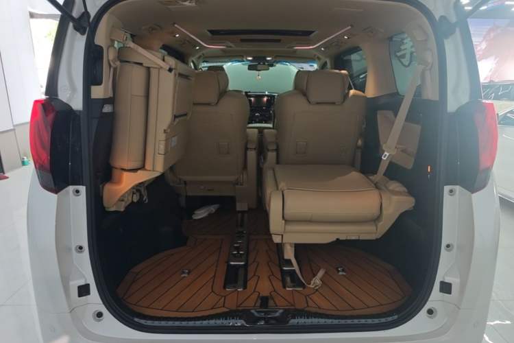 Used Toyota Alphard 2015 3.5L Prestige Edition Trunk