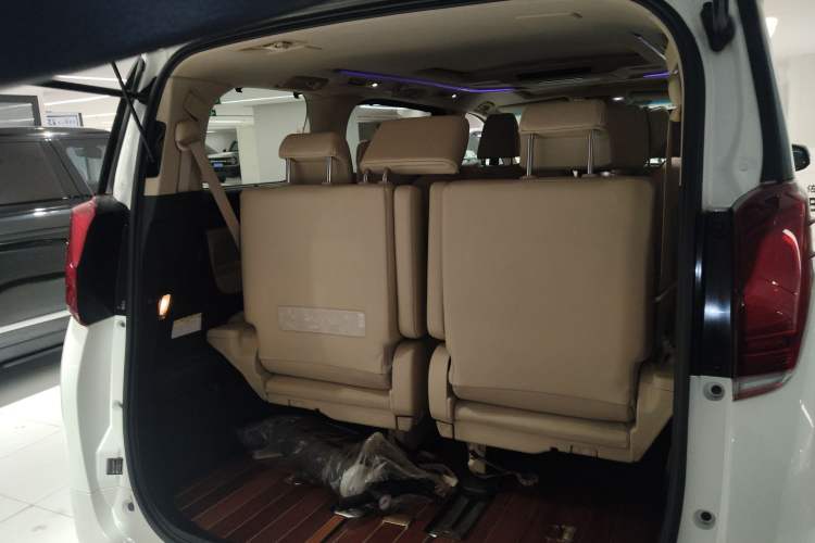 Used Toyota Alphard 2015 3.5L Prestige Edition Trunk