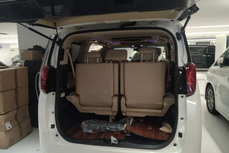 Used Toyota Alphard 2015 3.5L Prestige Edition Trunk