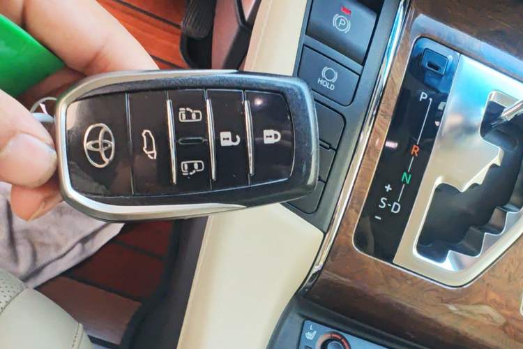 Used Toyota Alphard 2015 3.5L Prestige Edition Vehicle Key