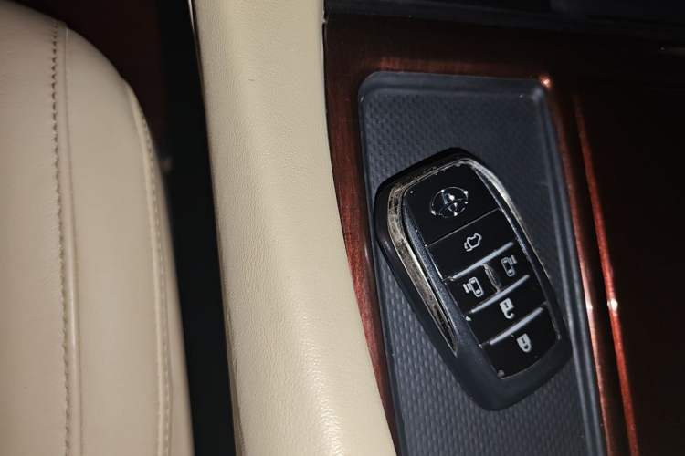 Used Toyota Alphard 2015 3.5L Luxury Edition Vehicle Key