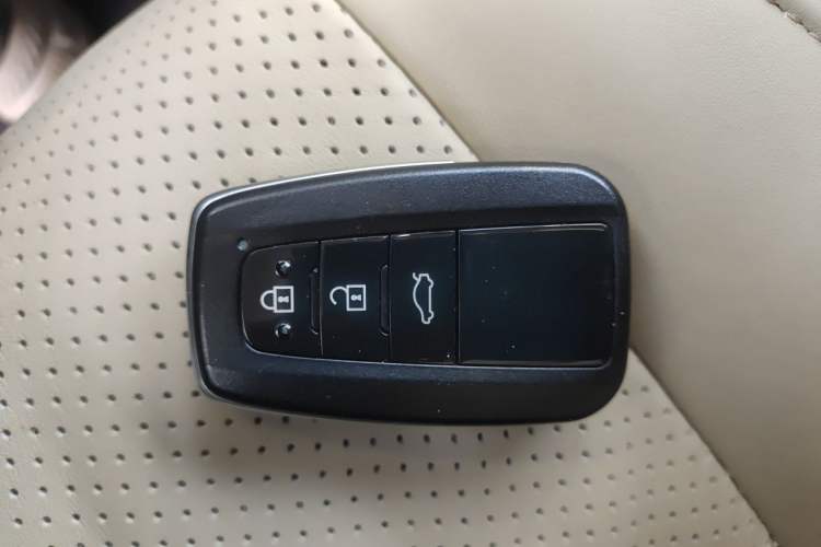 Used Toyota Alphard 2015 3.5L Luxury Edition Vehicle Key