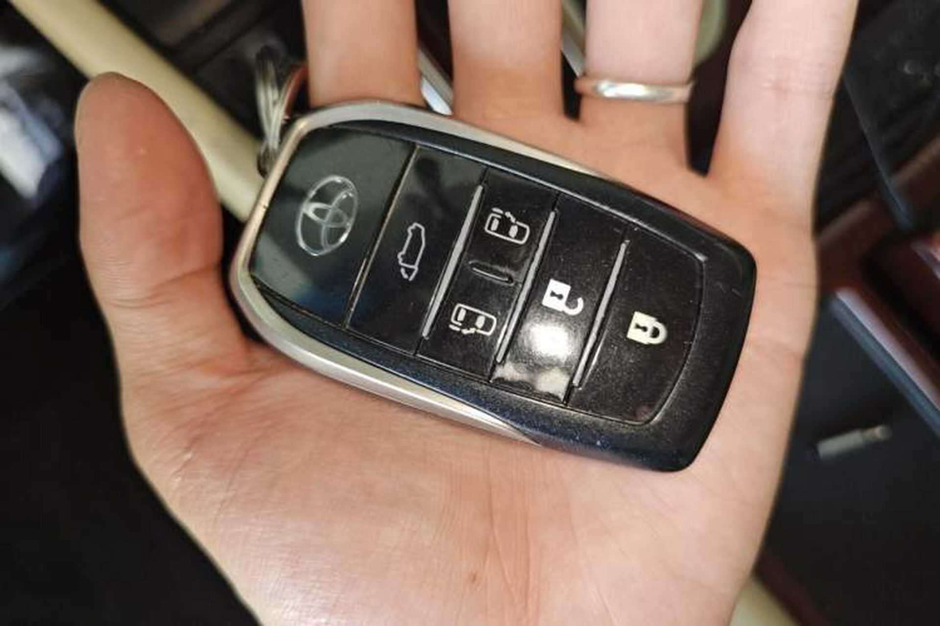 Used Toyota Alphard 2015 3.5L Luxury Edition Vehicle Key