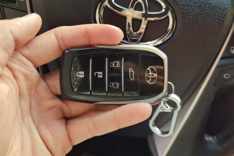 Used Toyota Alphard 2015 3.5L Prestige Edition Vehicle Key