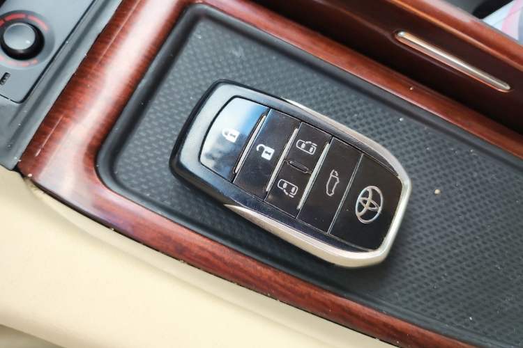 Used Toyota Alphard 2015 3.5L Luxury Edition Vehicle Key