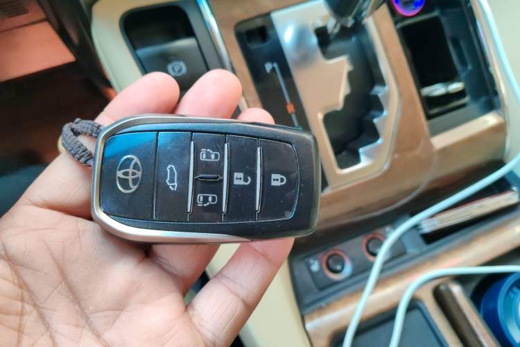 Used Toyota Alphard 2015 3.5L Prestige Edition Vehicle Key