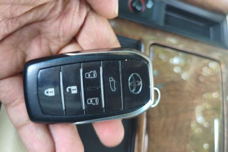 Used Toyota Alphard 2015 3.5L Prestige Edition Vehicle Key
