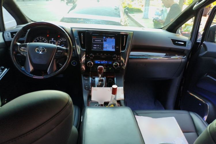 Used Toyota Alphard  Center Console
