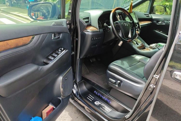 Used Toyota Alphard  Driver Seat