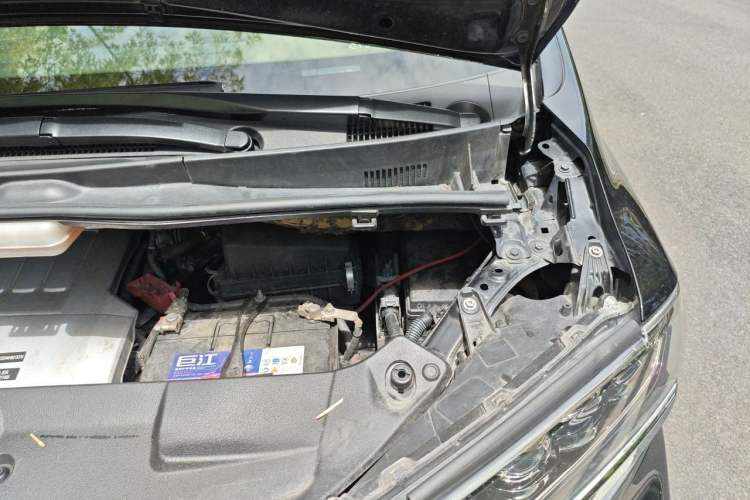 Used Toyota Alphard  Engine Bay Left