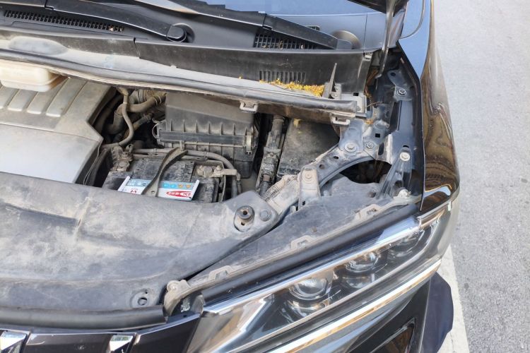 Used Toyota Alphard  Engine Bay Left