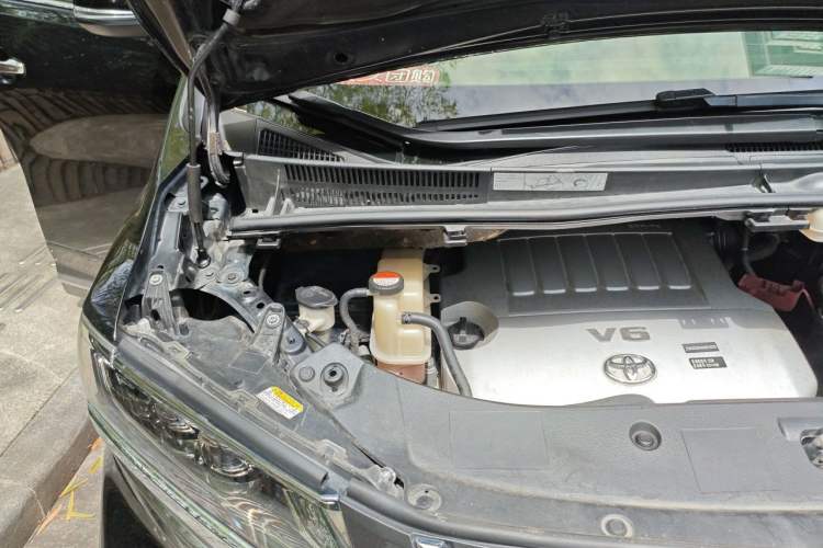 Used Toyota Alphard  Engine Bay Right