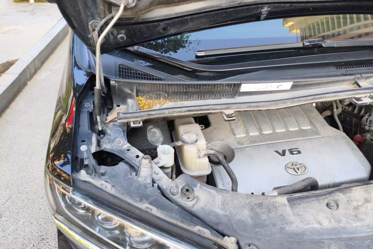 Used Toyota Alphard  Engine Bay Right